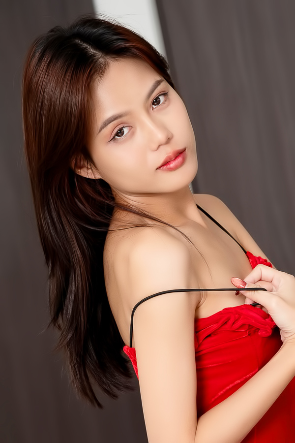 Rose Sarinz straddles sofa with dildo